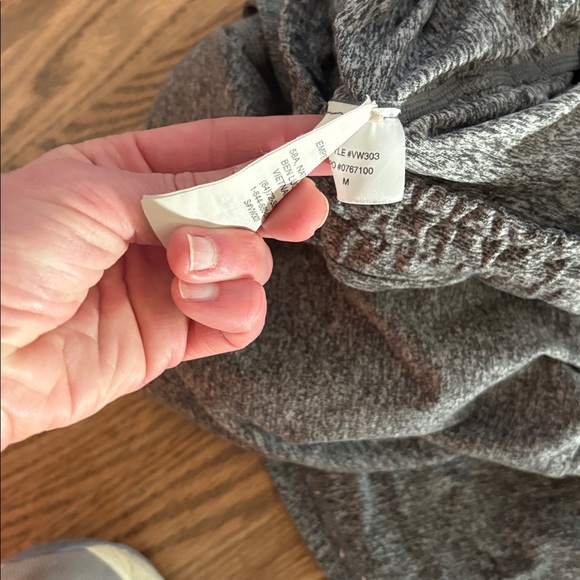 Vuori boyfriend jogger. Guc. Light grey with charcoal grey. Medium - Picture 14 of 16